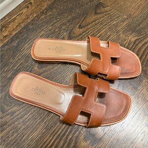 Hermes Oran Sandal in Gold